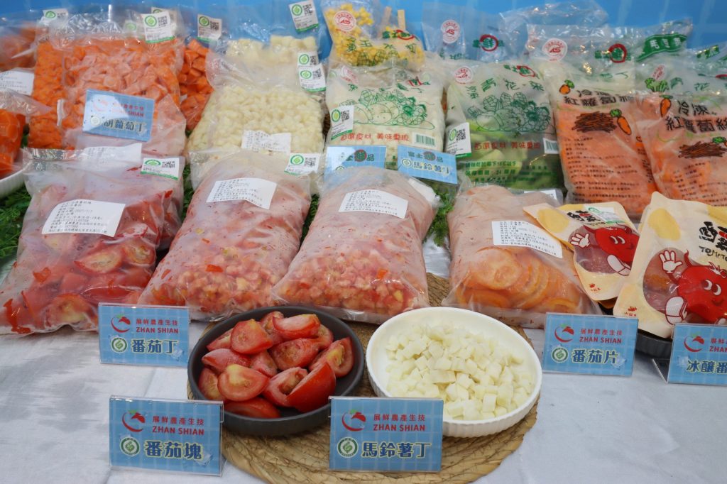 農業部農糧署輔導加工業者開發產銷履歷冷凍蔬菜，有助穩定國產蔬菜調節供應。（圖片提供／農糧署）