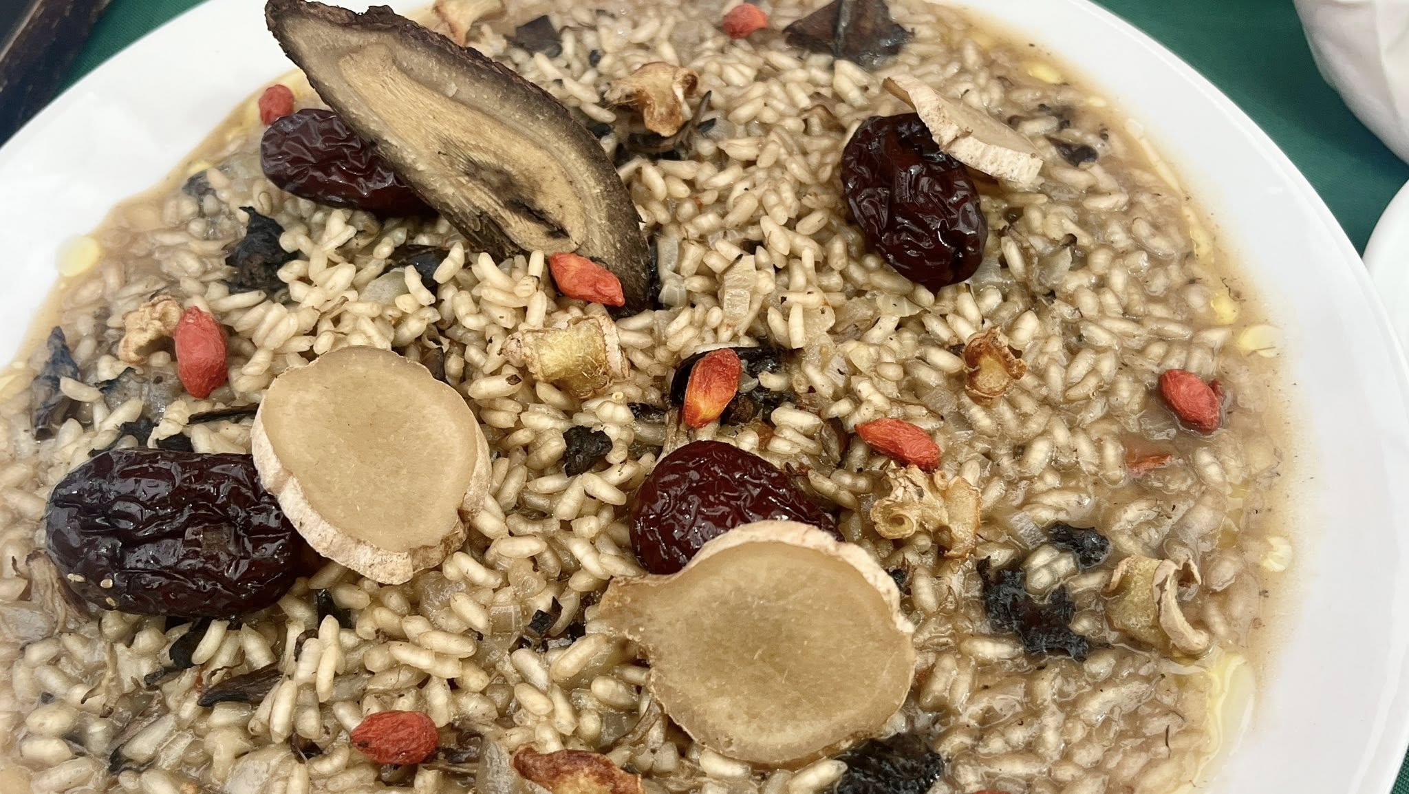 仙草烏骨雞燉飯