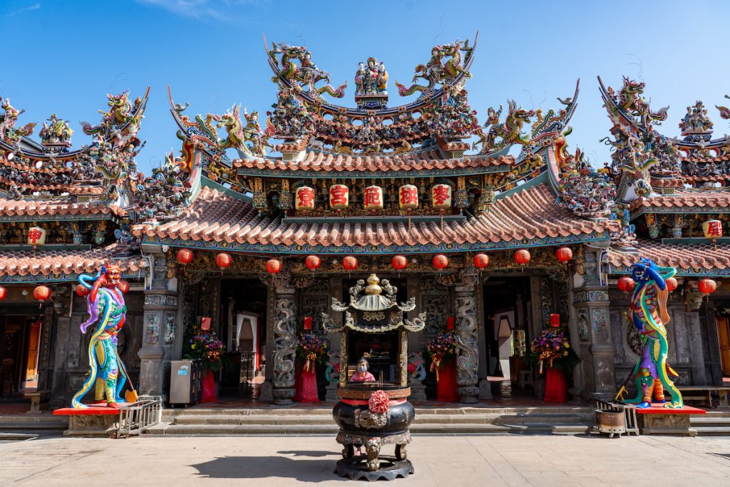 方塊酥使用麥寮拱範宮形象設計包裝。