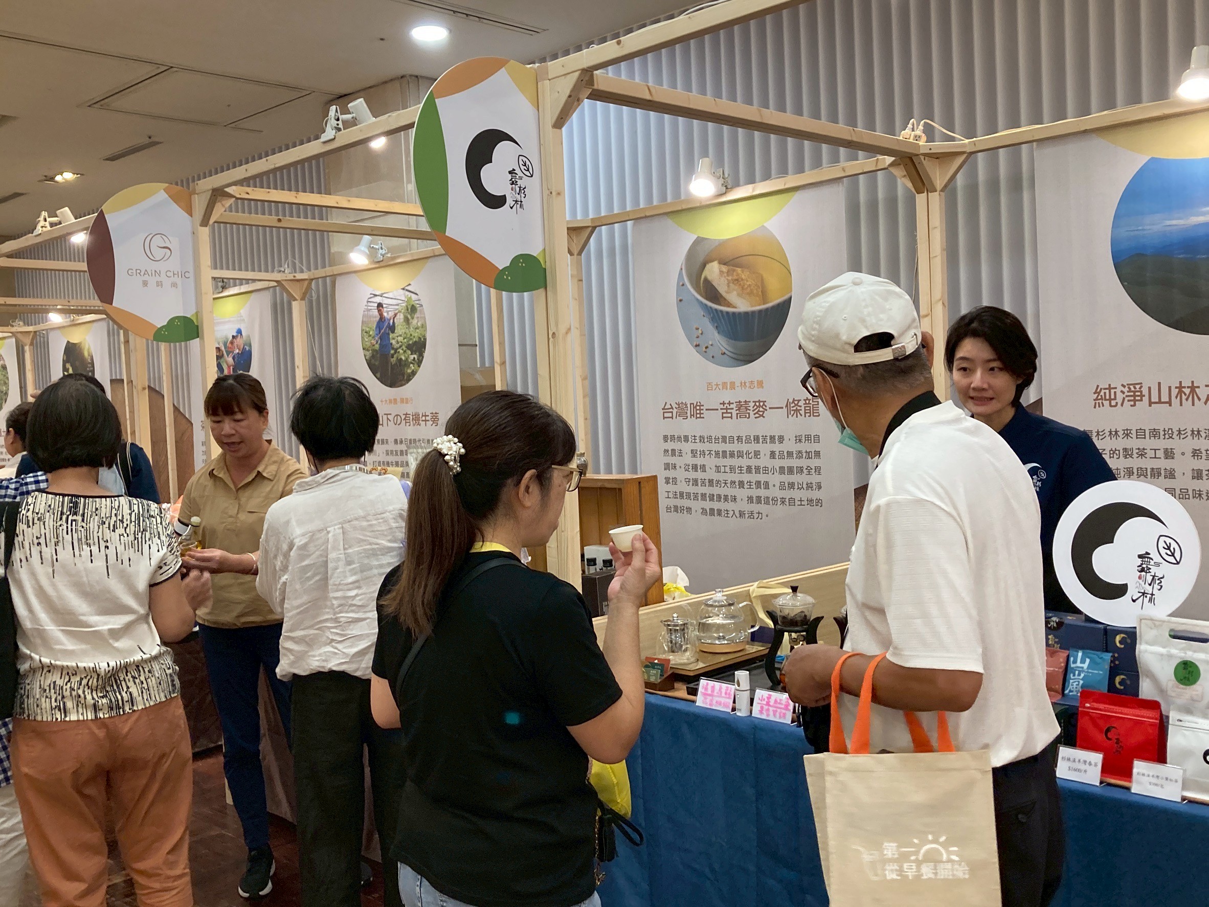 「舞杉林」來自南投杉林溪，種植茶葉、製作茶葉30多年經驗。