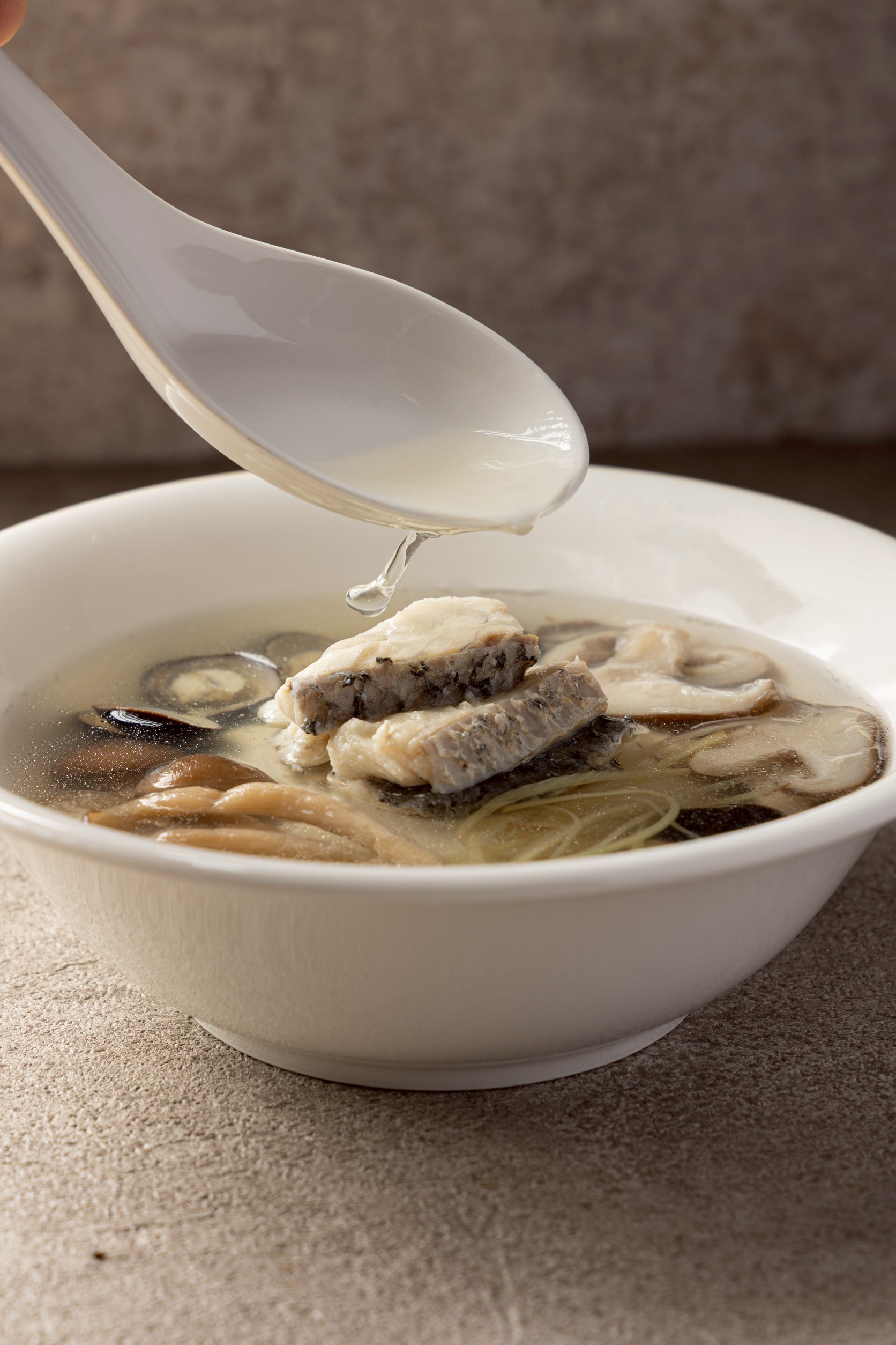 鱸魚黑蜆菇菇湯