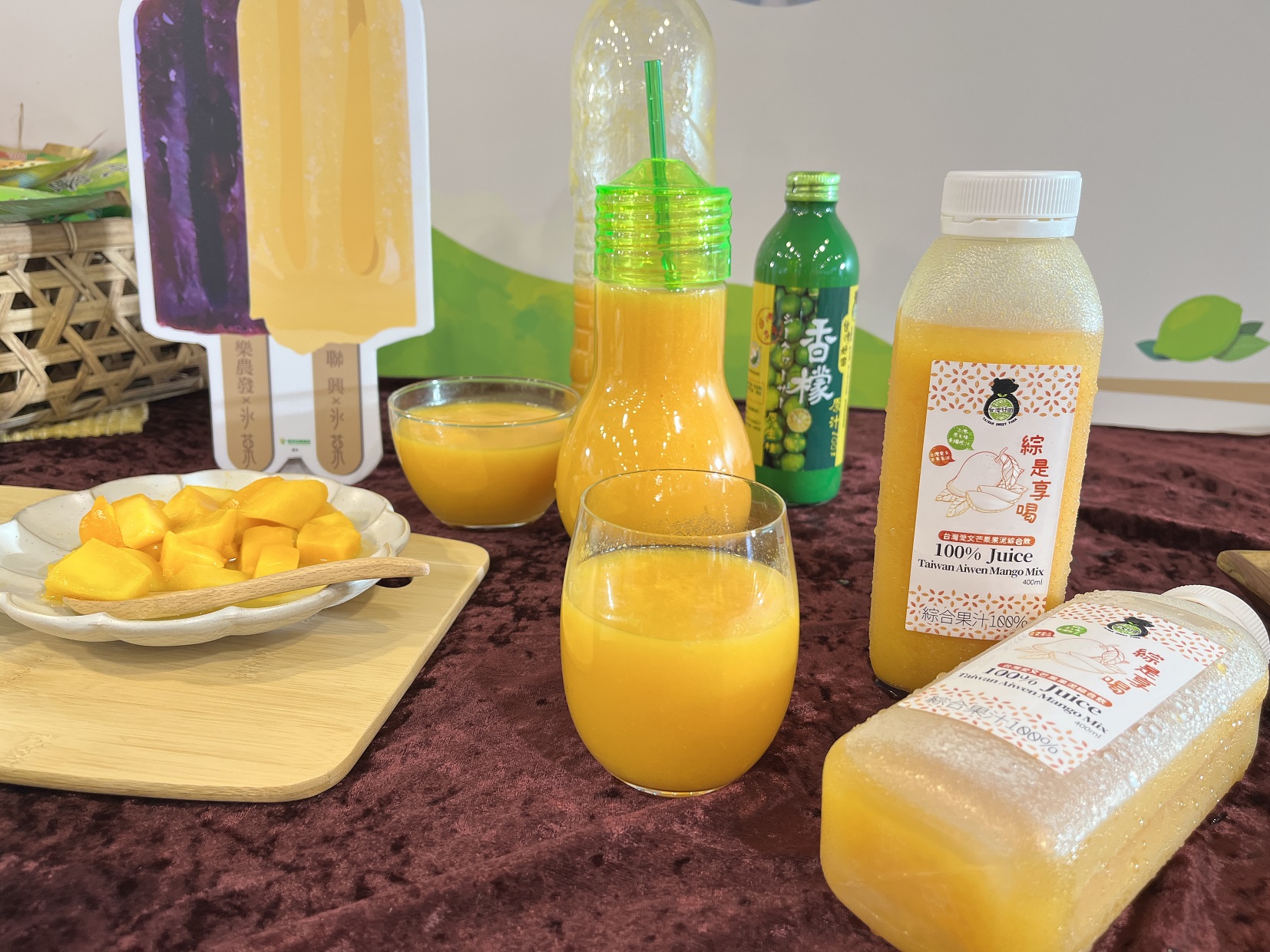 臺南玉井聯興青果生產合作社將芒果格外品及芒果核周圍果肉充分利用，開發芒果泥「半成品」，再對接「台灣好田」香檬汁製作果汁。（攝影／游昇俯）