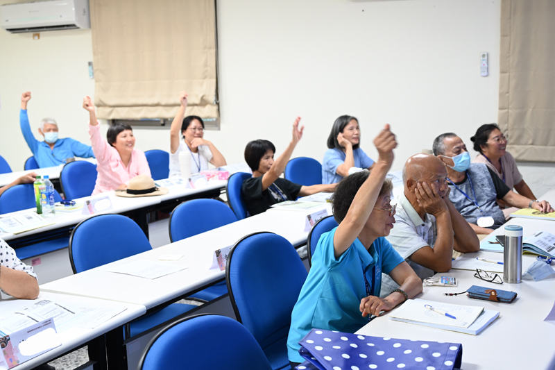 學員於課程積極發問，與講師互動熱烈。