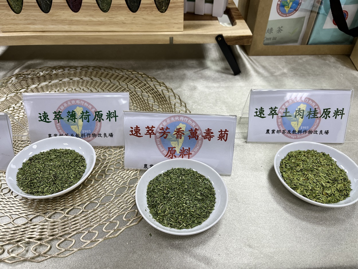芳香萬壽菊、土肉桂透過新破壁製程，總黃酮、肉桂醛萃取量較傳統製程更高。（攝影／游昇俯）