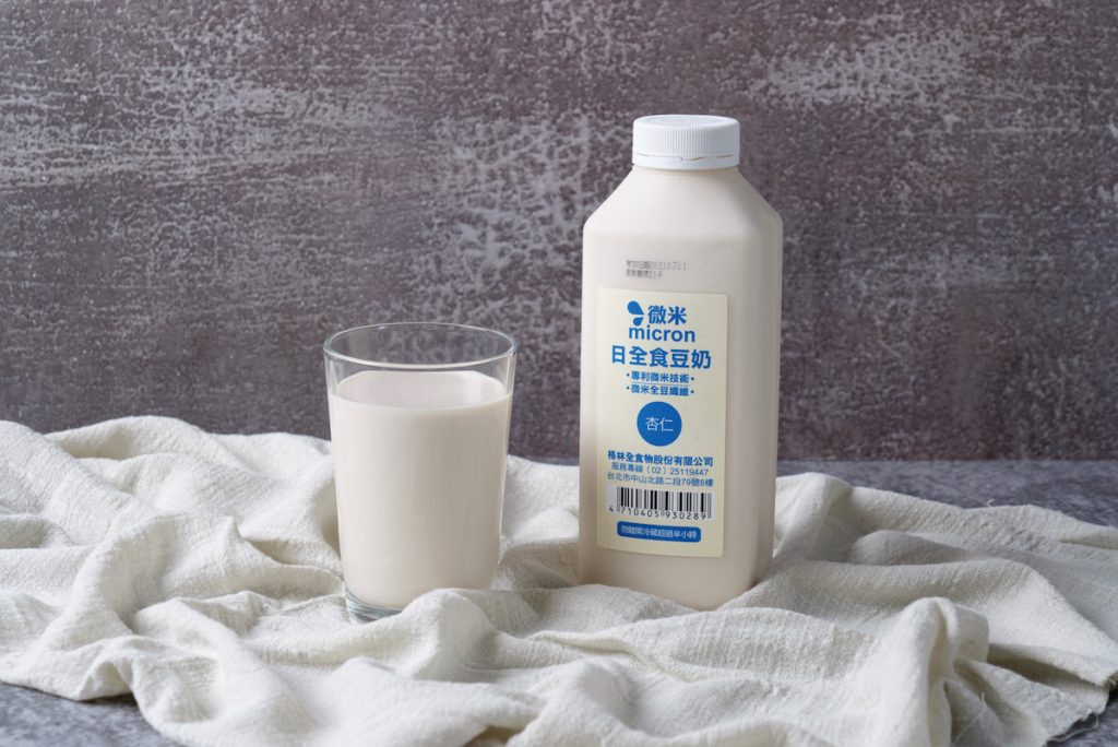 國人習慣喝的豆漿，蘊含食品工業因應國際趨勢、法規等因素變遷而做出變化、調整的各種可能。（攝影╱王志元）