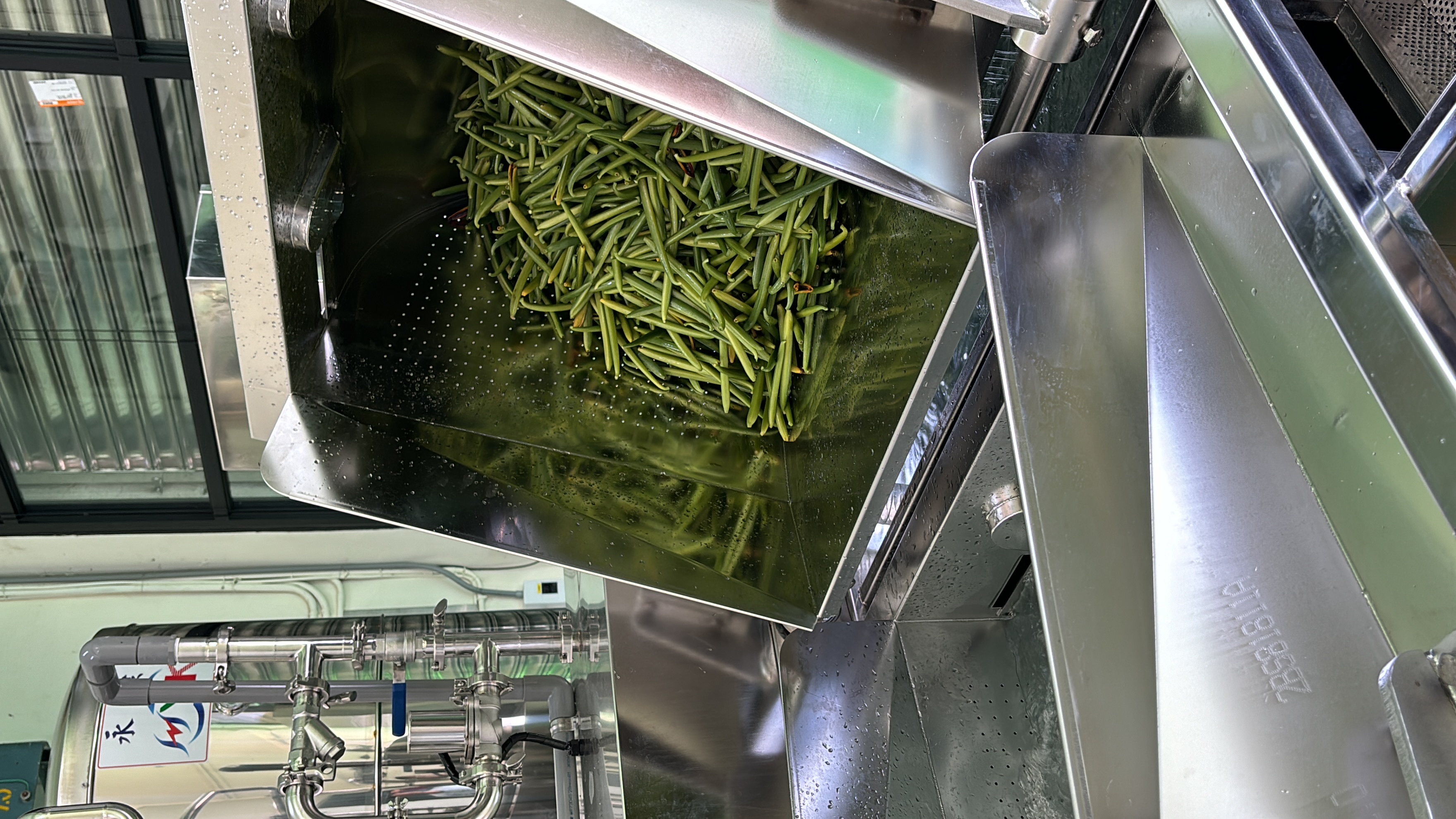 香草莢複段式殺菁設備。（圖片來源：農業部提供）