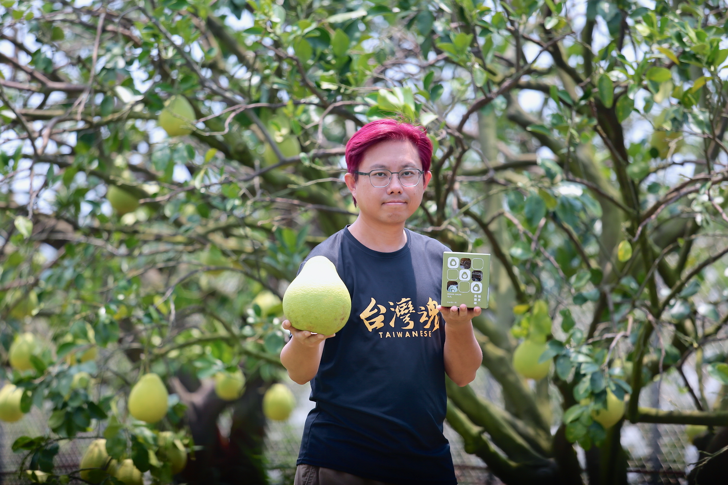 陳柏仰今年嘗試異業結合，將落果製成加工品販售。（攝影／林怡均）